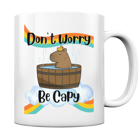 Weiße glänzende Tasse, Motiv: Entspanntes Capybara in der Badewanne. Schriftzug:Don't Worry, Be Capy 